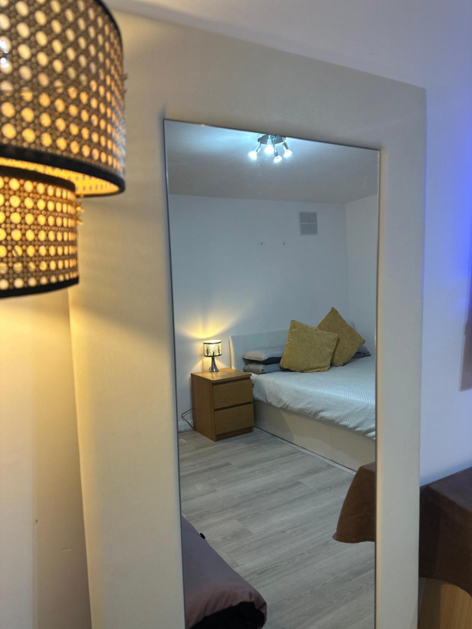 Stylish Studio Flat - Watford Junction - Harry Potter Exterior photo