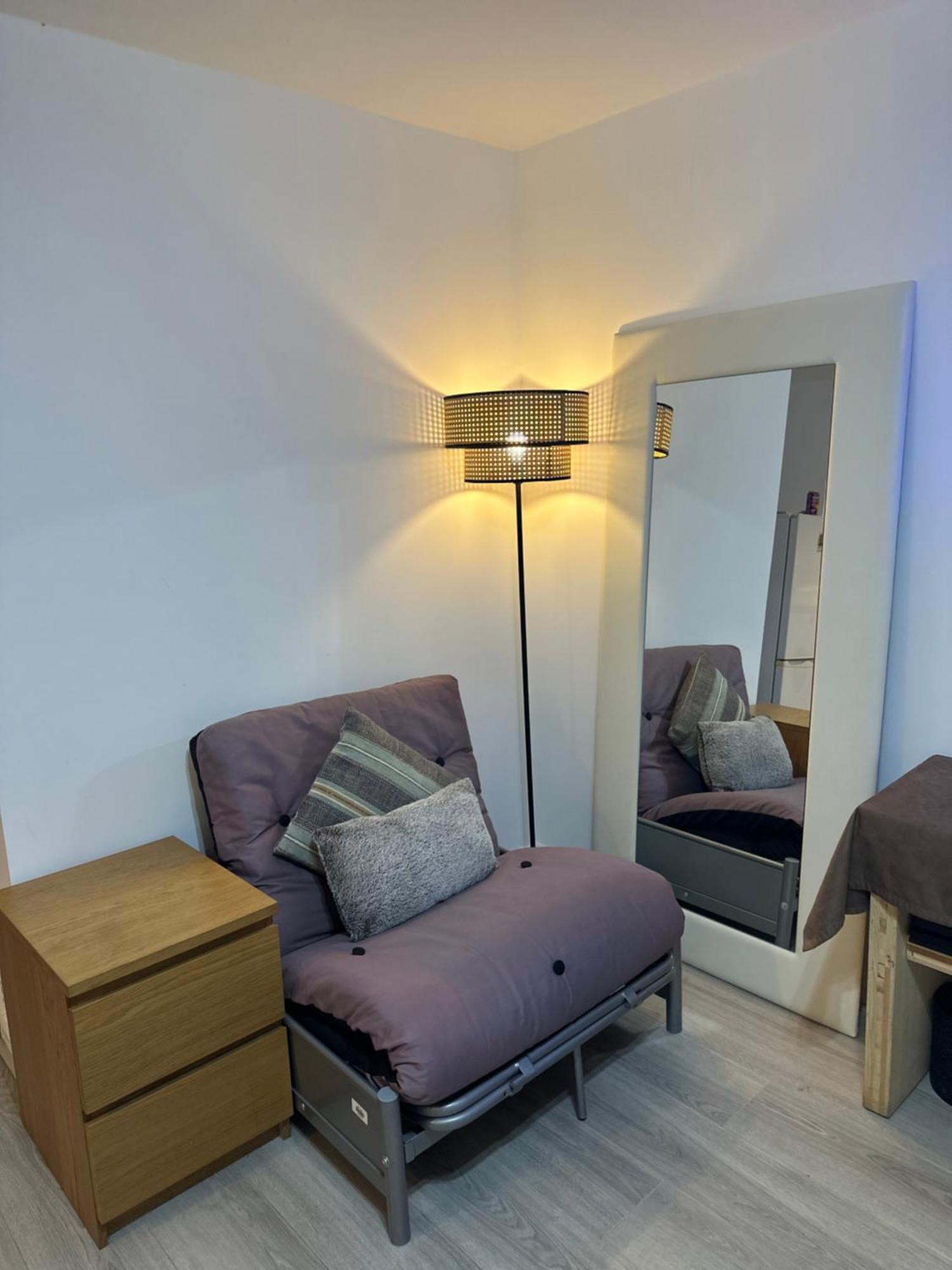 Stylish Studio Flat - Watford Junction - Harry Potter Exterior photo